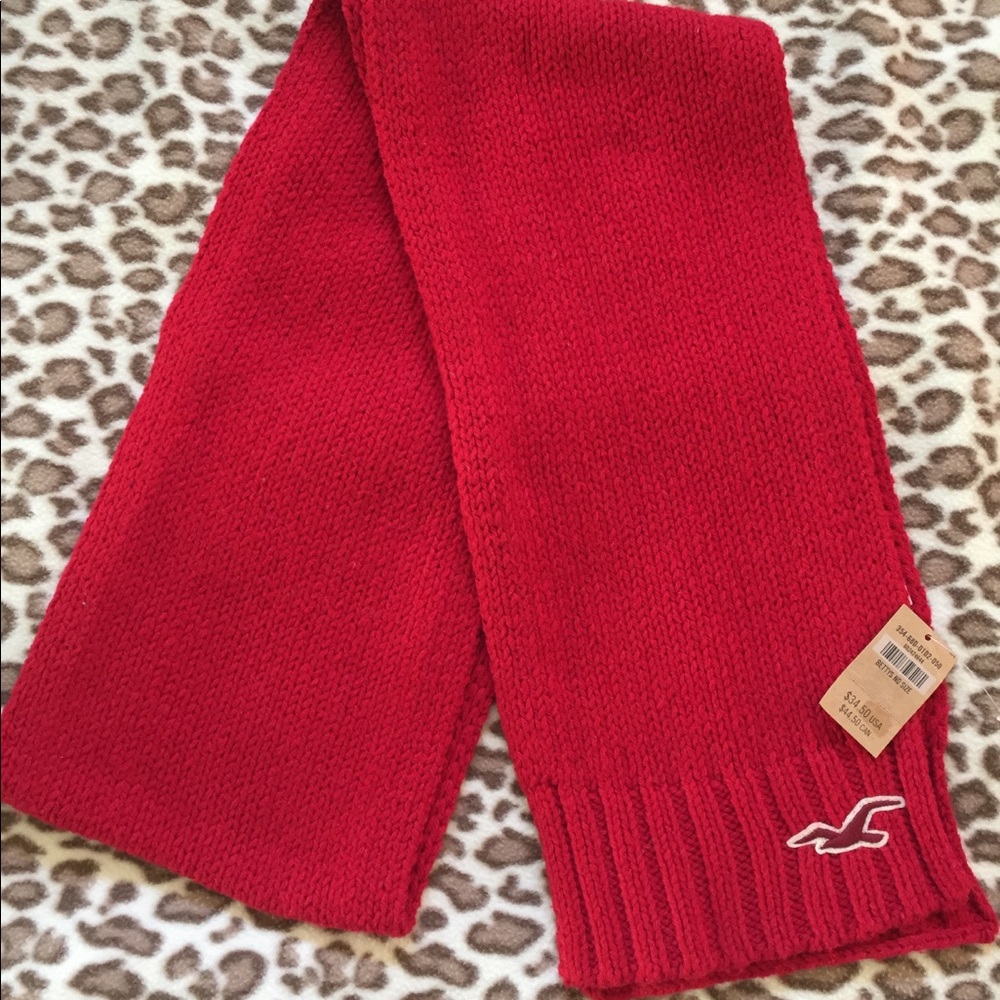 Hollister scarf